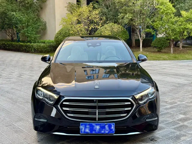 Mercedes-Benz E-Class — Фото автомобиля 2