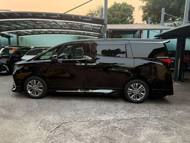 Toyota Alphard — Фото автомобиля 3