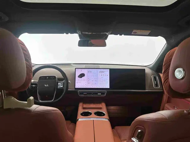 Li Auto L8 — Фото автомобиля 21
