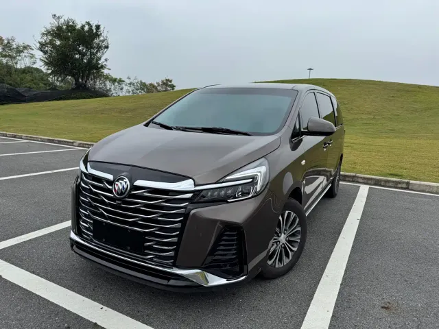 Buick GL8 — Фото автомобиля 2