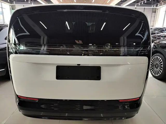 Li Auto MEGA — Фото автомобиля 5