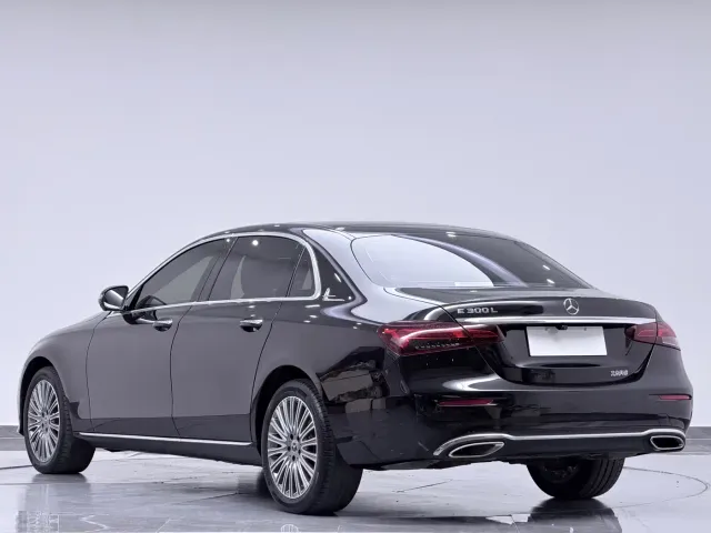 Mercedes-Benz E-Class — Фото автомобиля 9