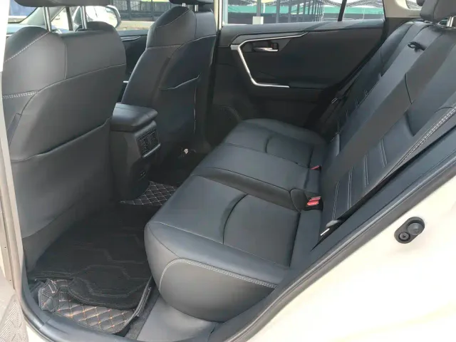 Toyota RAV4 — Фото автомобиля 9