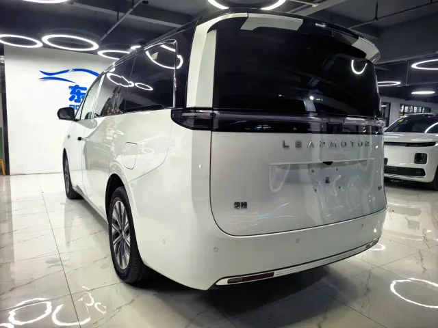 Leapmotor D19 — Фото автомобиля 9
