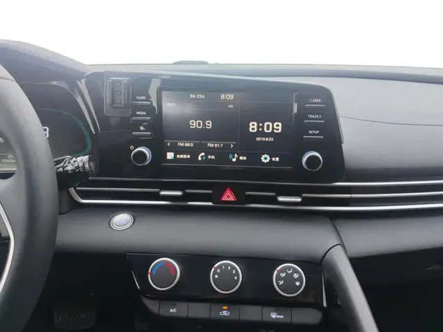 Hyundai Elantra — Фото автомобиля 13
