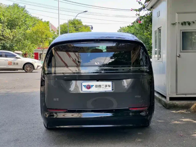 Li Auto MEGA — Фото автомобиля 5