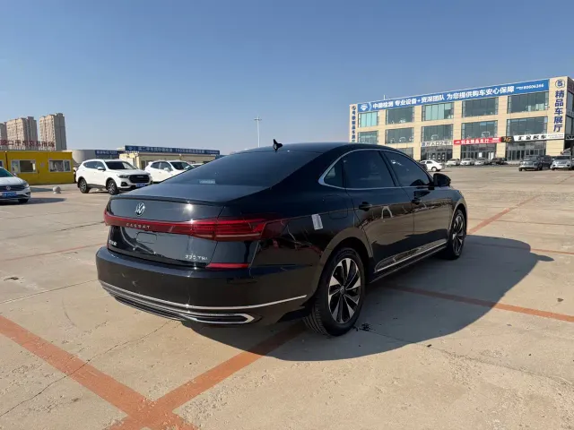 Volkswagen Passat — Фото автомобиля 4