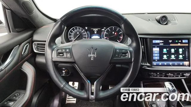 Maserati Levante — Фото автомобиля 13