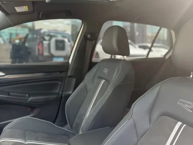 Volkswagen Golf — Фото автомобиля 18