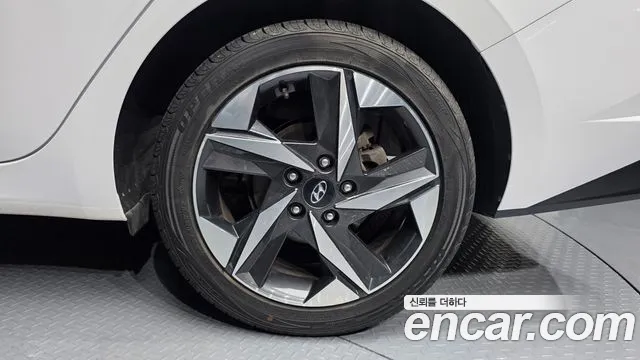 Hyundai AVANTE Avante (CN7) — Фото автомобиля 21