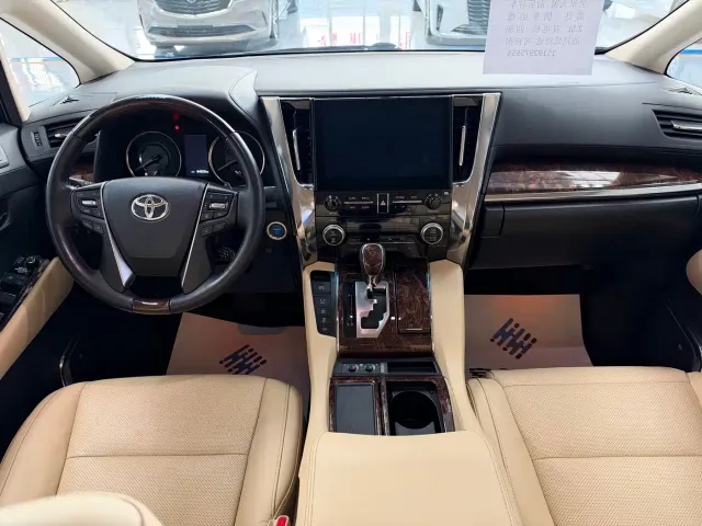Toyota Alphard — Фото автомобиля 8