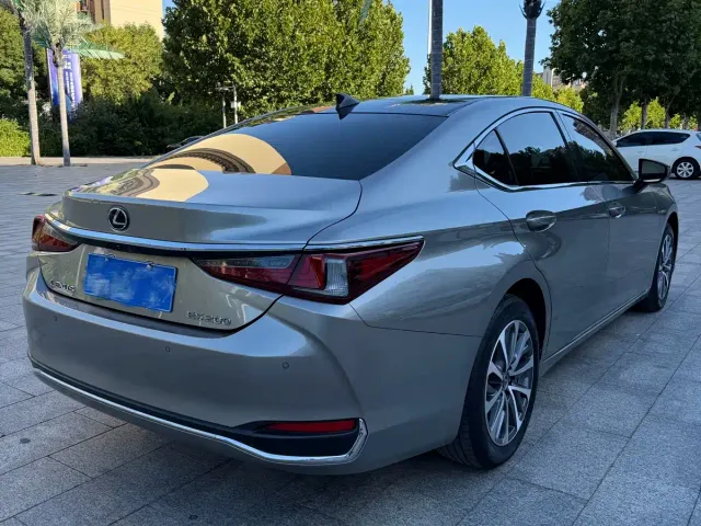 Lexus ES — Фото автомобиля 6