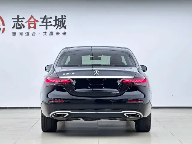 Mercedes-Benz E-Class — Фото автомобиля 3