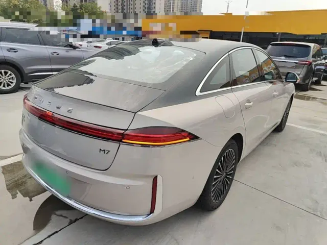 Roewe M7 DMH — Фото автомобиля 6