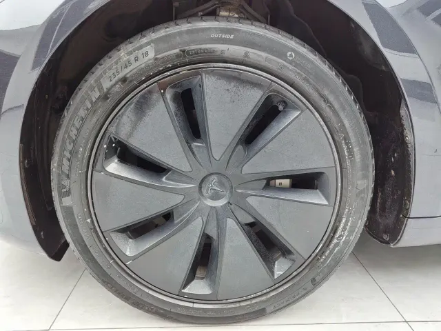 Tesla Model 3 — Фото автомобиля 8