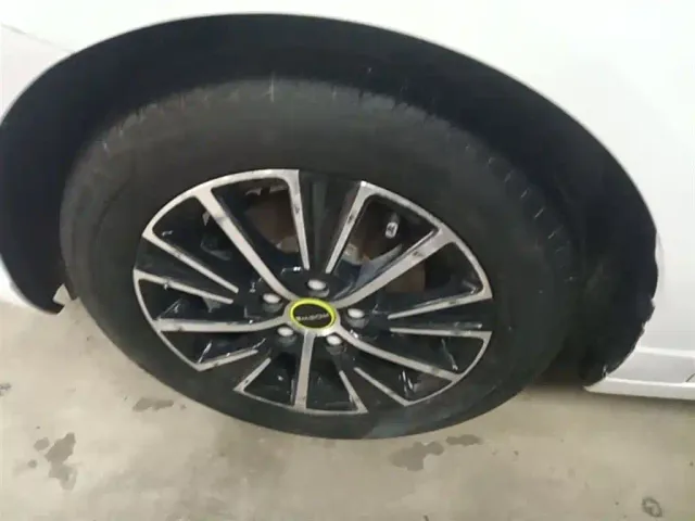 Roewe i5 — Фото автомобиля 22