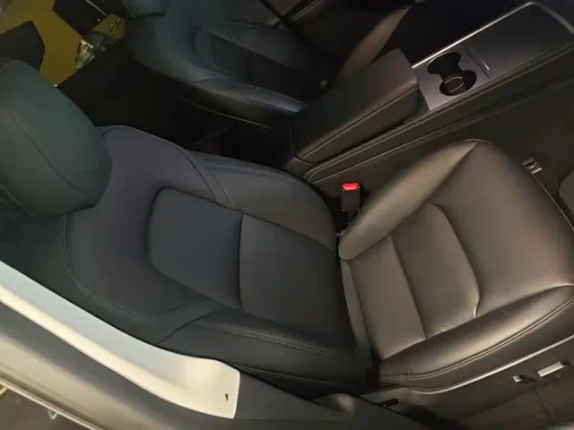 Tesla Model Y — Фото автомобиля 24