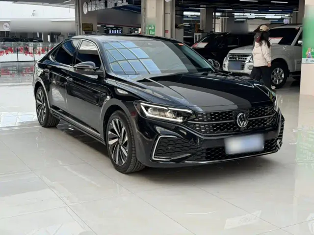 Volkswagen Passat — Фото автомобиля 7