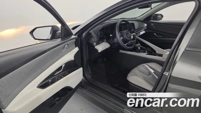 Hyundai AVANTE Avante (CN7) — Фото автомобиля 10