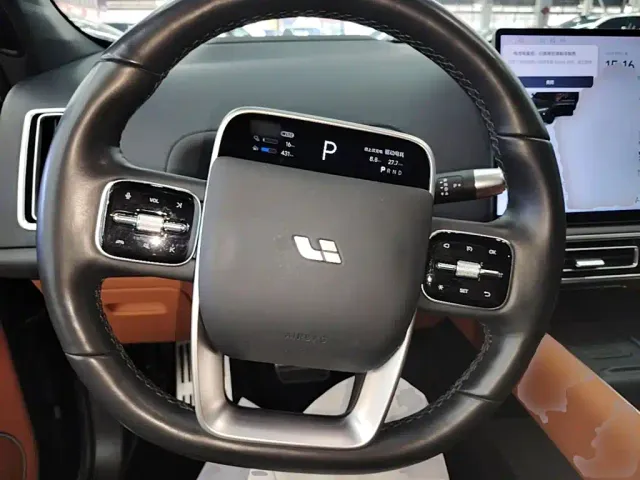 Li Auto L7 — Фото автомобиля 10