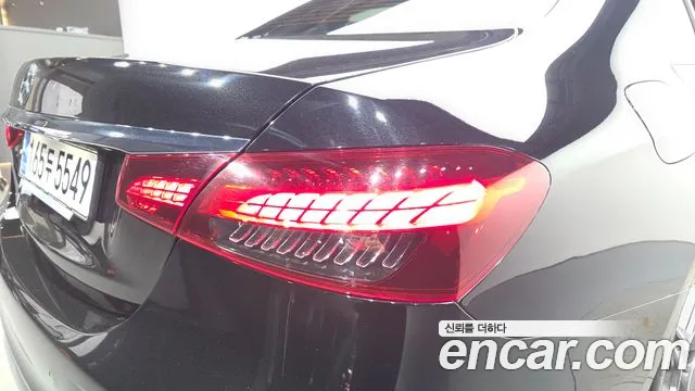 Mercedes-Benz E-Class — Фото автомобиля 22
