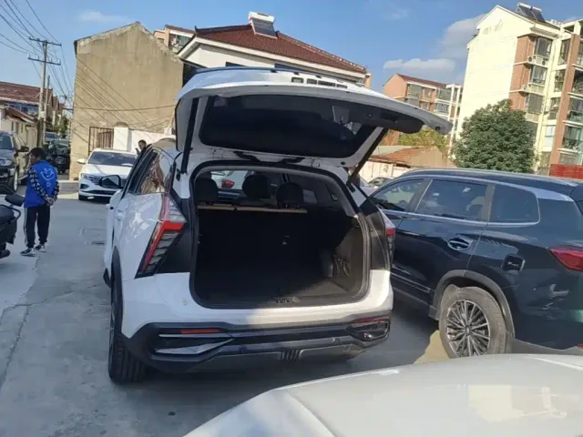 Geely Boyue L — Фото автомобиля 18
