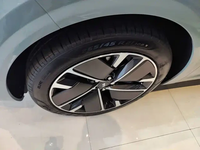 Li Auto L6 — Фото автомобиля 22