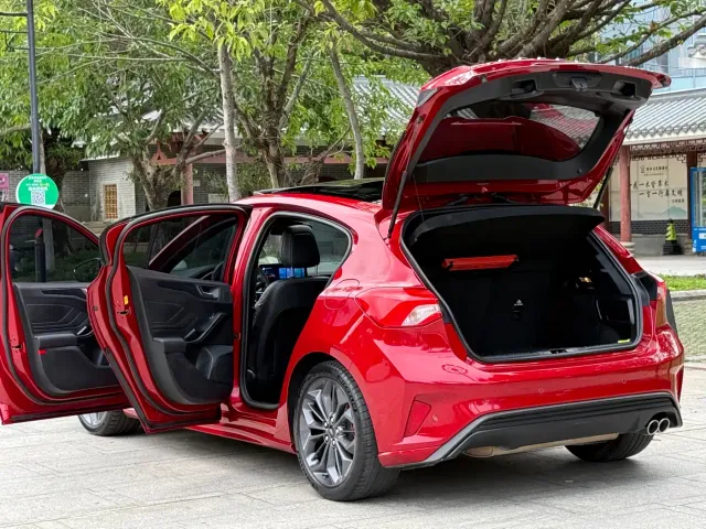 Ford Focus — Фото автомобиля 20