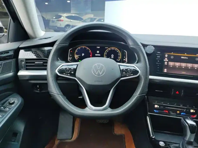 Volkswagen Passat — Фото автомобиля 15