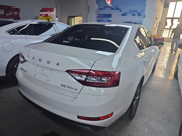 Skoda Octavia — Фото автомобиля 6