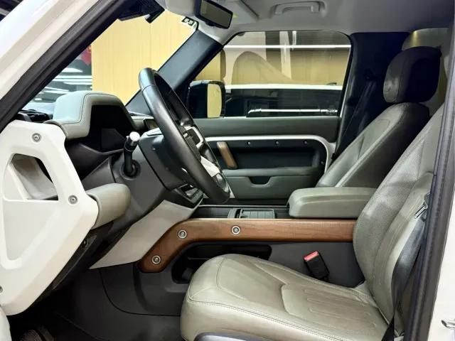 Land Rover Defender — Фото автомобиля 4