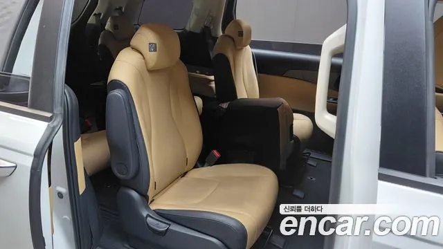 Kia Canival Carnival 4 поколение Бензин 11 мест Prestige — Фото автомобиля 11