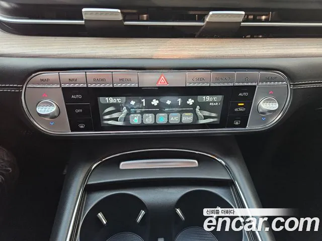 Genesis G90 Бензин 3.5 турбо AWD — Фото автомобиля 15