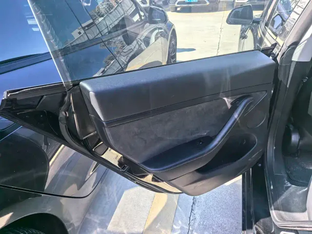 Tesla Model 3 — Фото автомобиля 7
