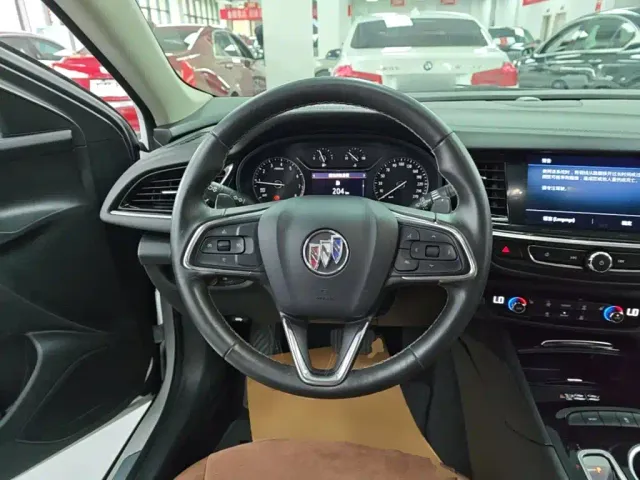 Buick Regal — Фото автомобиля 10