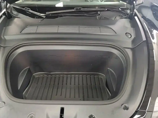 Tesla Model Y — Фото автомобиля 19