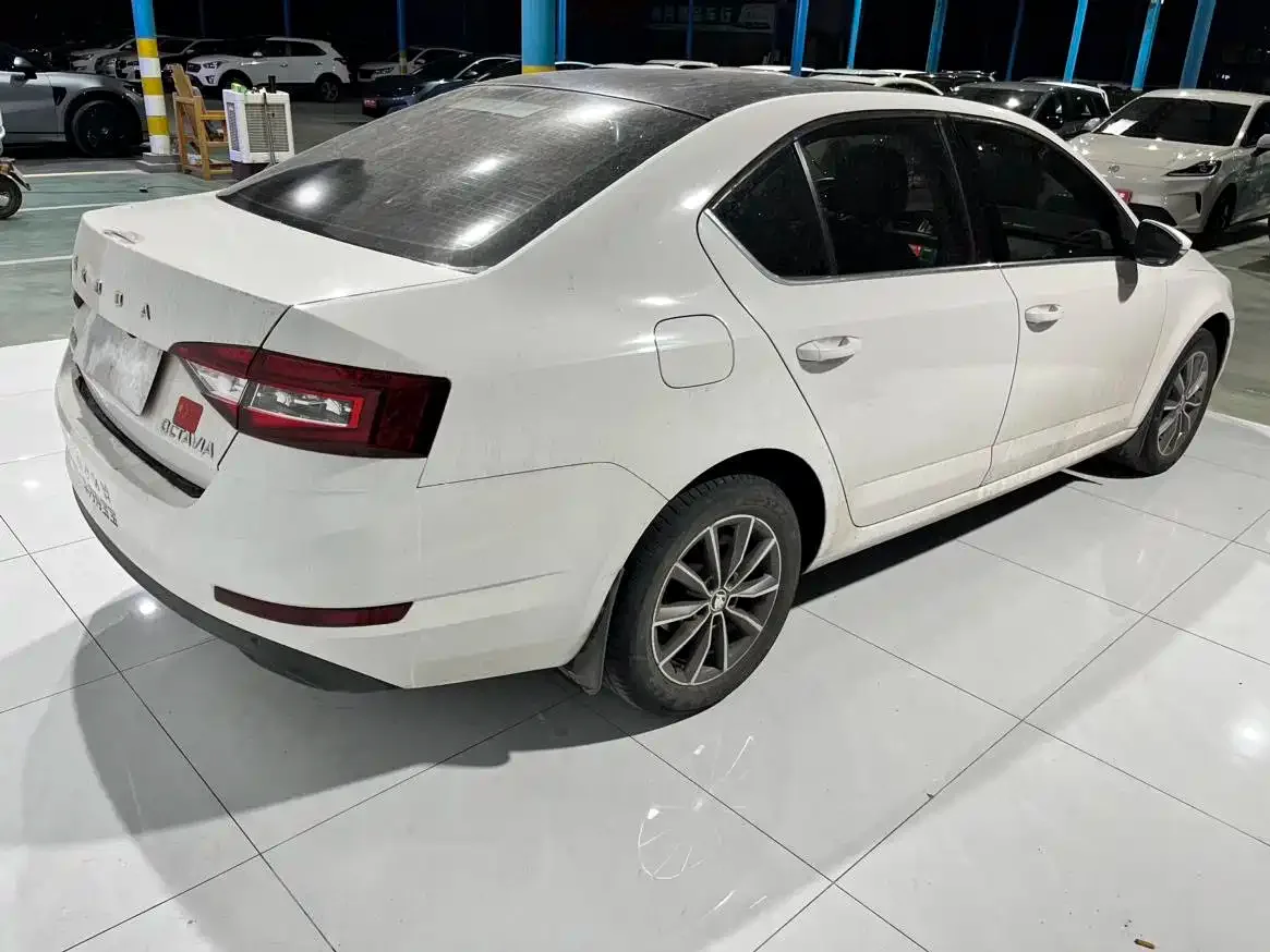 Škoda Octavia 2022 1.5L Automatic Comfort Edition — Фото автомобиля 4