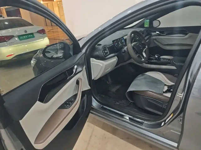 BYD Qin PLUS — Фото автомобиля 12