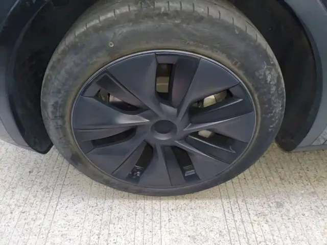 Tesla Model Y — Фото автомобиля 22