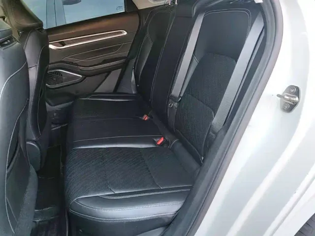 Geely Emgrand — Фото автомобиля 16