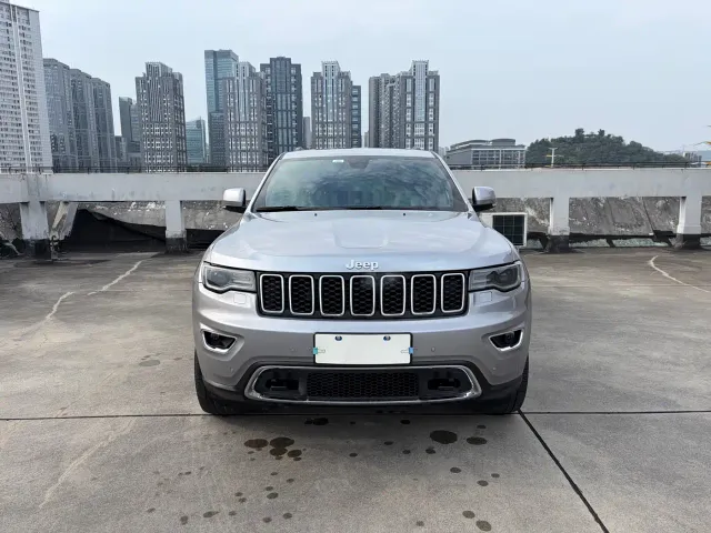 Jeep Grand Cherokee — Фото автомобиля 2