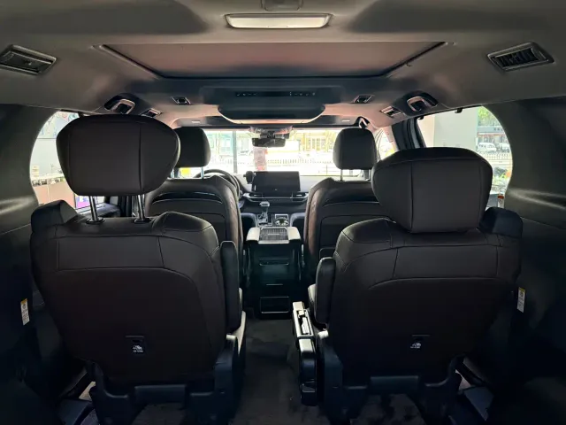 Toyota Sienna — Фото автомобиля 23