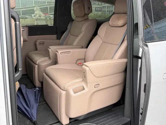 Li Auto MEGA — Фото автомобиля 10
