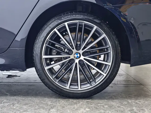 BMW 5 Series — Фото автомобиля 9