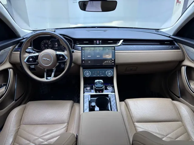 Jaguar XFL — Фото автомобиля 4