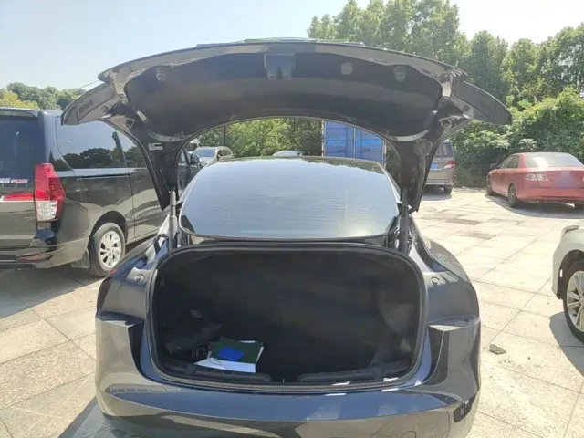 Tesla Model 3 — Фото автомобиля 18