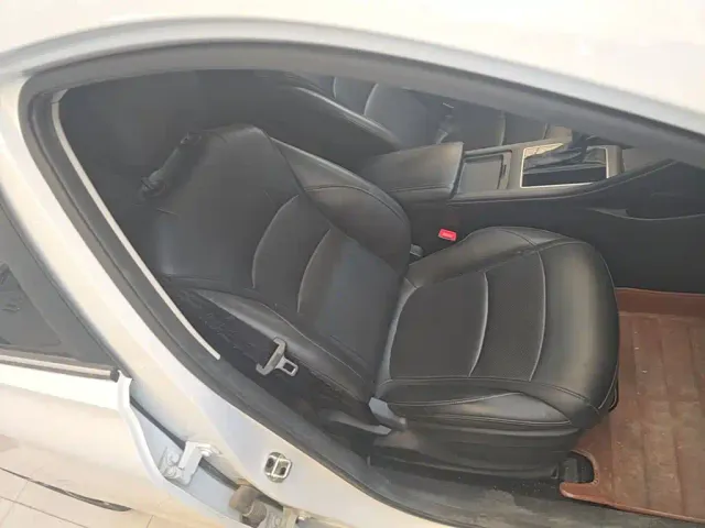 Roewe i5 — Фото автомобиля 24
