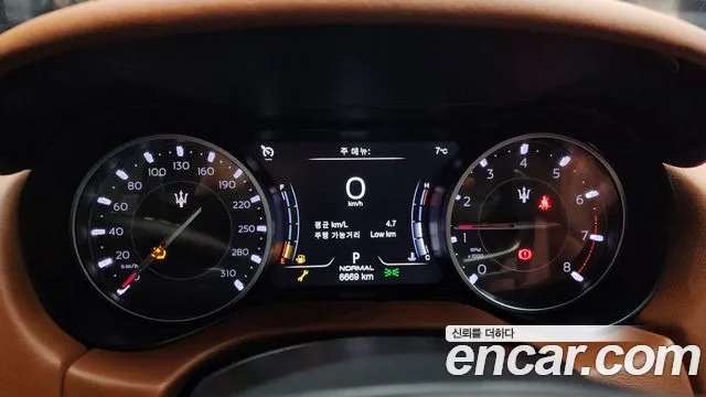 Maserati Ghibli — Фото автомобиля 8