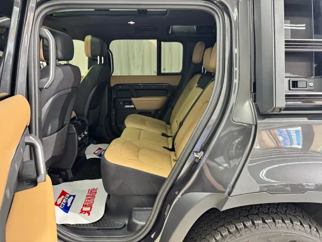 Land Rover Defender — Фото автомобиля 6