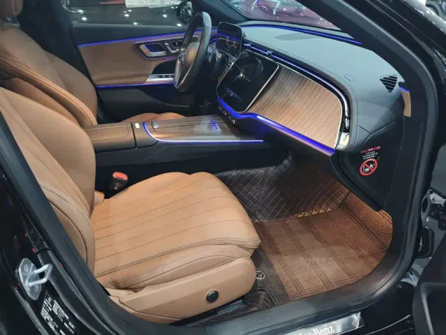 Mercedes-Benz E-Class — Фото автомобиля 12